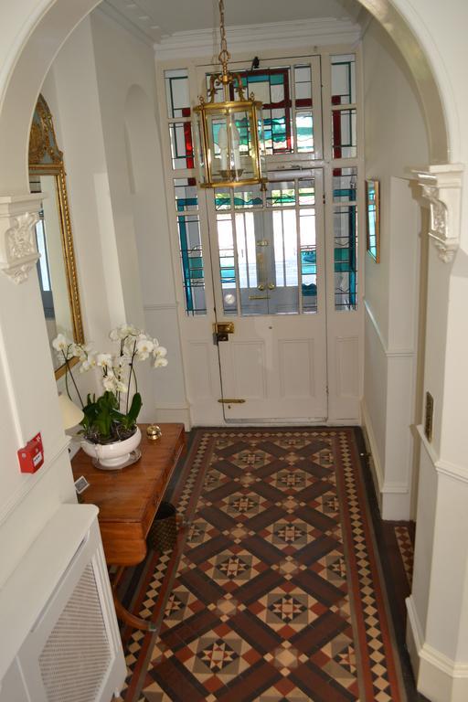 Cranleigh Hotel Рейгейт Экстерьер фото