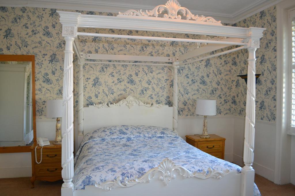 Cranleigh Hotel Рейгейт Экстерьер фото