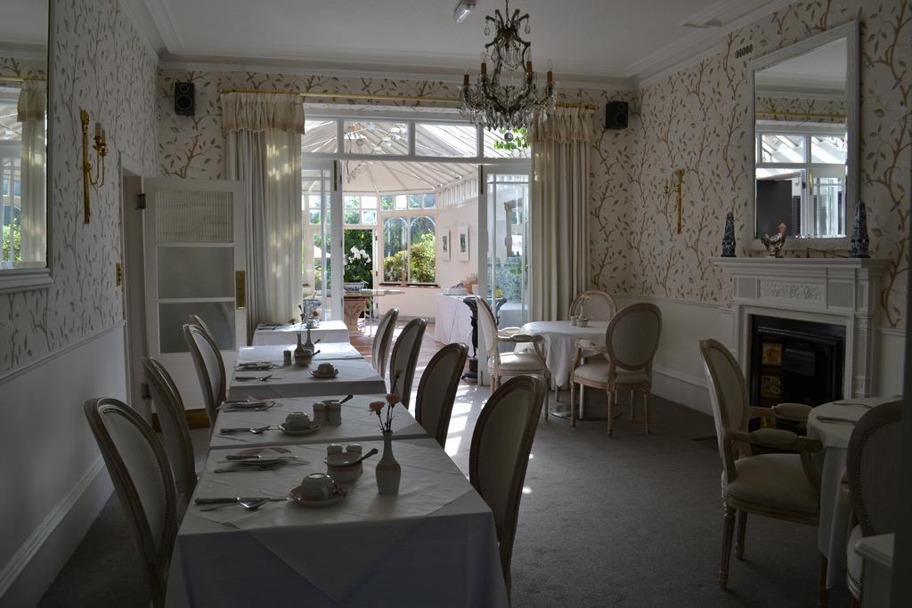 Cranleigh Hotel Рейгейт Экстерьер фото