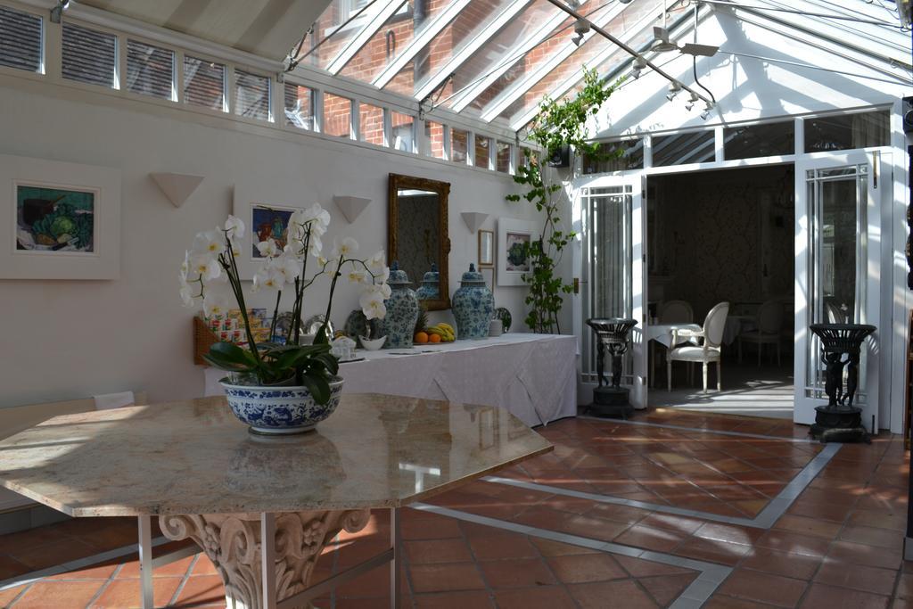 Cranleigh Hotel Рейгейт Экстерьер фото