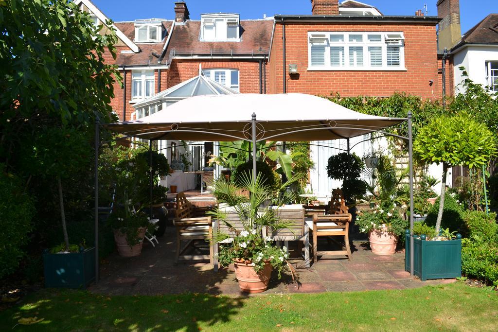 Cranleigh Hotel Рейгейт Экстерьер фото