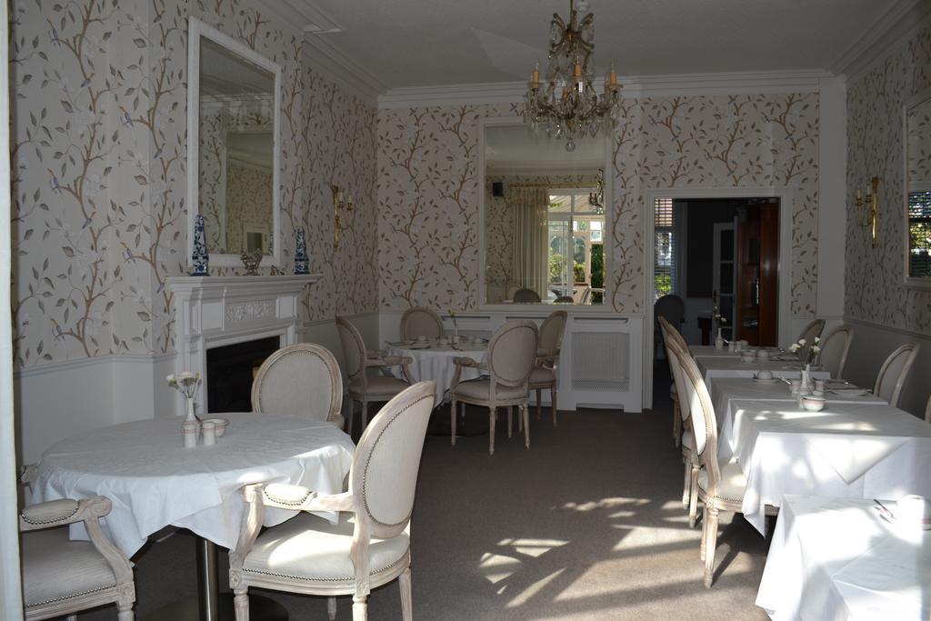 Cranleigh Hotel Рейгейт Экстерьер фото